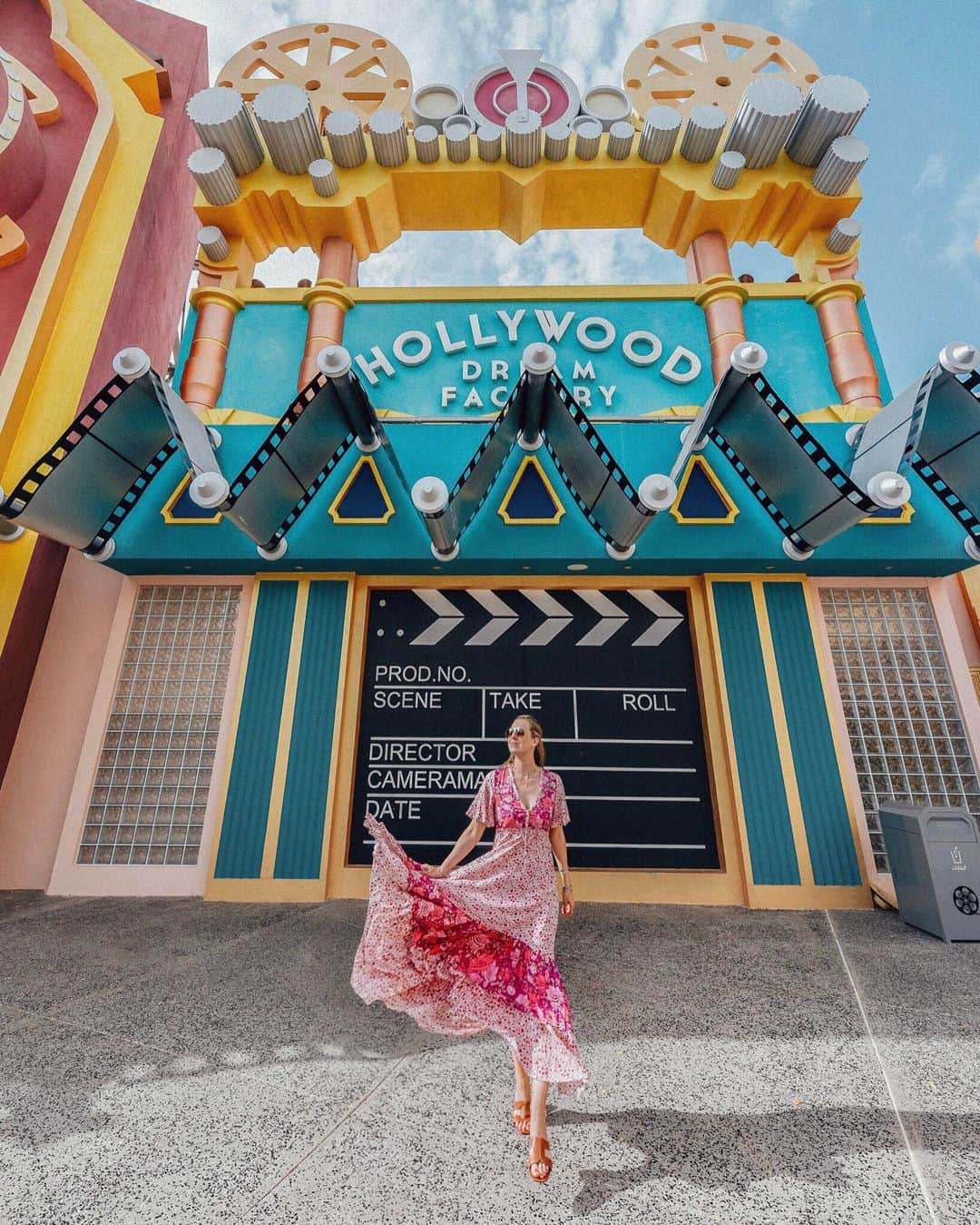 Izkizのインスタグラム：「Loved Motiongate Theme Park in Dubai, so much to see & do! 🎬 This was taken as you enter the park into Studio Central which was a street full of colourful shops and buildings 😍🎡 @mydubai @motiongatedubai #DubaiThemeParks #MyDubai #AmusementPark #Dubai #StaySunny #ad」