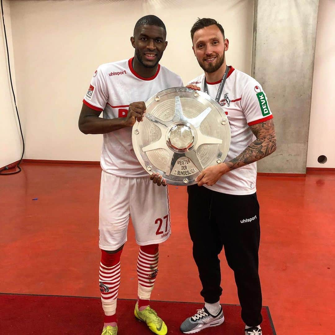マルコ・ヘーガーのインスタグラム：「Gefühl als Aufsteiger🔥😍 @fckoeln @bundesliga_en  #aufstieg #effzeh #köln #together #proud #team #fc #mh6 #liebedeinestadt」