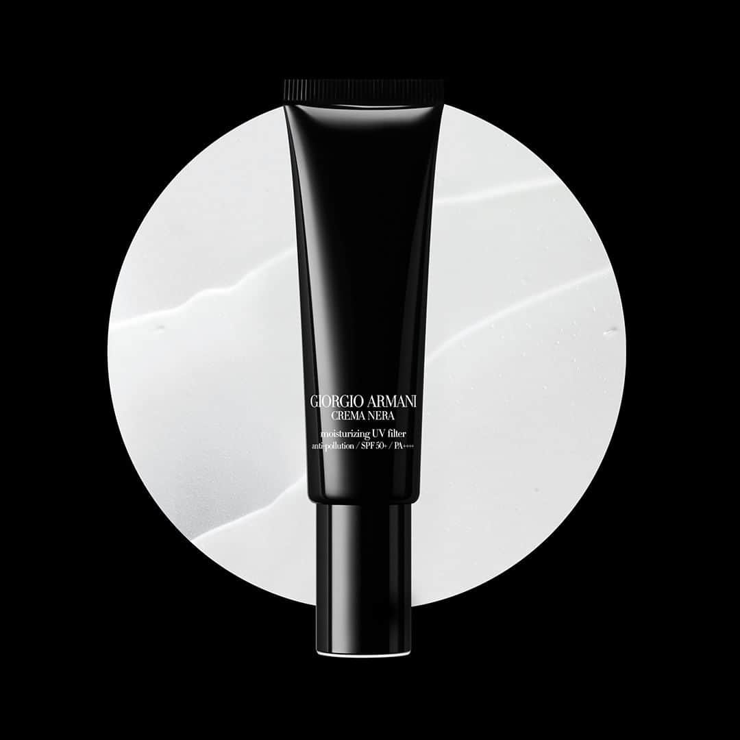 Armani Beautyさんのインスタグラム写真 - (Armani BeautyInstagram)「A sensorial gel texture, CREMA NERA MOISTURIZING UV FILTER ANTI-POLLUTION SPF50+ comforts skin with a lightweight veil and a flawless, invisible matte finish.  #ArmaniBeauty #CremaNera #skincare」5月14日 3時59分 - armanibeauty