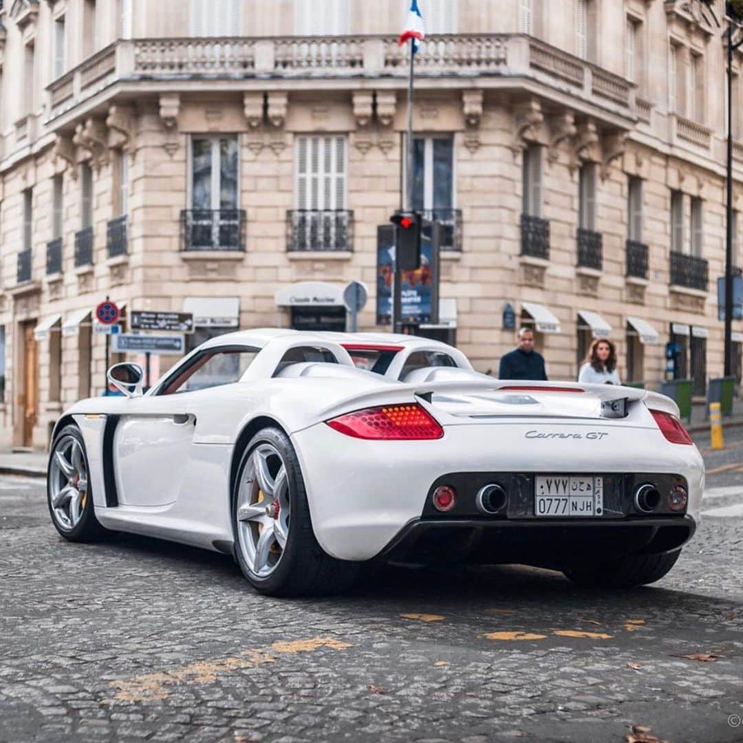 CarsWithoutLimitsさんのインスタグラム写真 - (CarsWithoutLimitsInstagram)「Really love this white CGT 🥼 Photo @ednshots  #carswithoutlimits #porsche #cgt #white #toronto」5月14日 4時16分 - carswithoutlimits