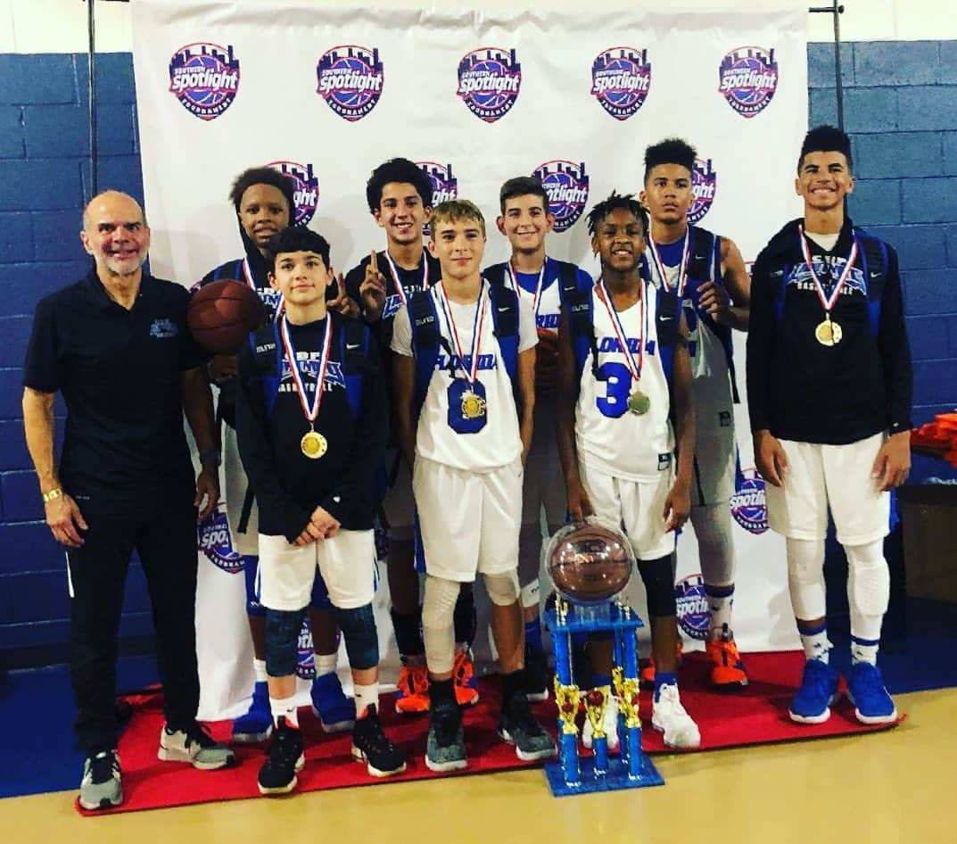 カルロス・ブーザーさんのインスタグラム写真 - (カルロス・ブーザーInstagram)「Yesterday My Twins @caydenboozer & @cameron_boozer_12 Helped Lead Their 6th Grade B-ball Team To A Championship At The Southern Spotlight National Tourney Down In Atlanta!!!! Really Proud Of This Group, They’ve Grown So Much & Still Hungry For More!!!! #champs #holdat 🏆」5月14日 4時25分 - mrcbooz