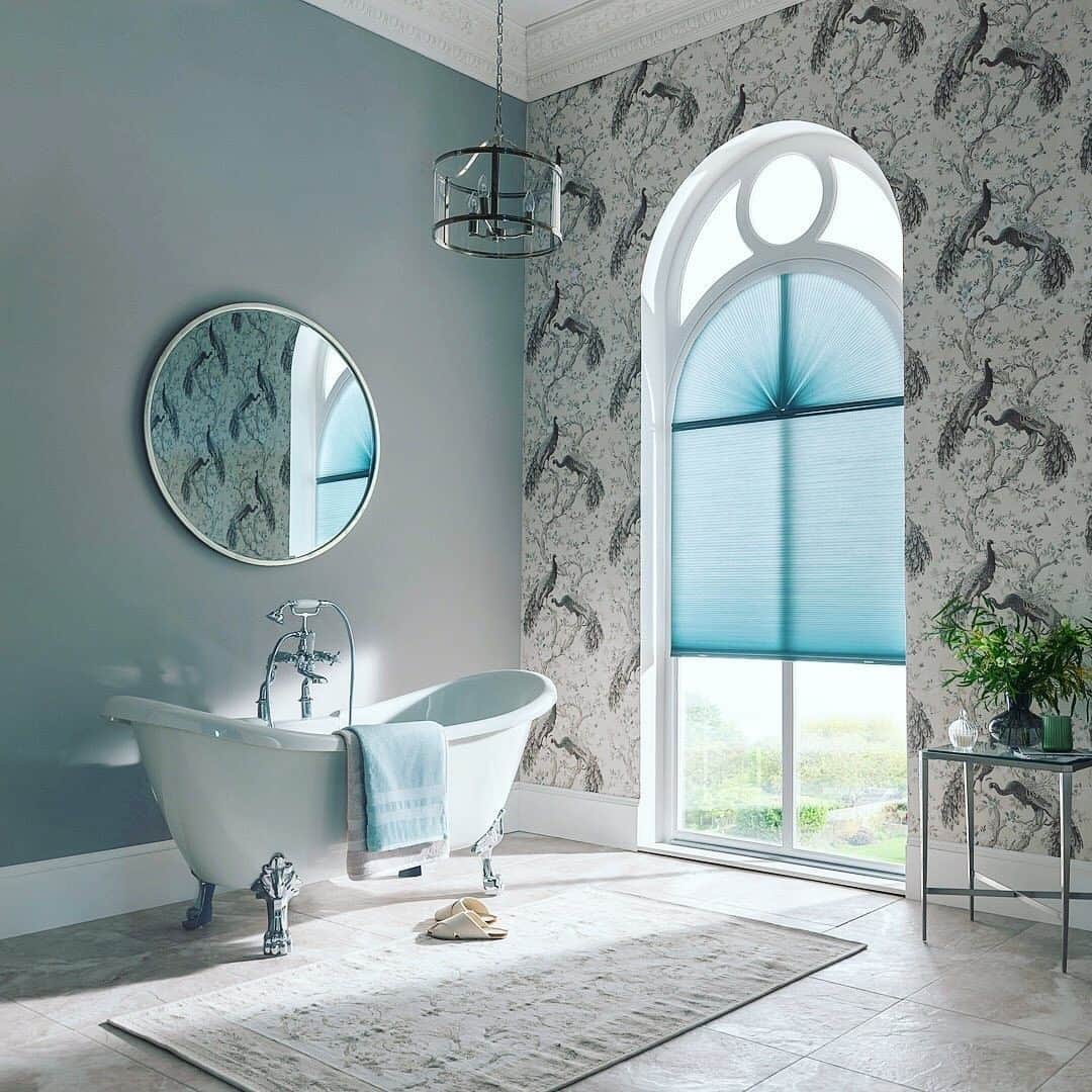 ローラアシュレイのインスタグラム：「A classic look with a completely bespoke service. Our Laura Ashley Duette blinds by @ThomasSandersonLtd bring you 4 new styles to complete the look of your home ✨」