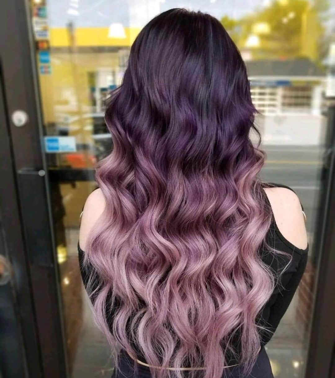 CosmoProf Beautyさんのインスタグラム写真 - (CosmoProf BeautyInstagram)「This #colormelt is INCREDIBLE💜🙌 ✨ Color by @eazt_side_hair who used a variety of brands including @pravana, @matrix & @goldwellus to achieve this colormelted goodness😍 Extensions by @jenn.watsonnn @hairmatesstoneham  #repost #cosmoprofbeauty #licensedtocreate #pravana #matrixcolor #goldwellus #purplehair #colorfulhair #creativecolor」5月14日 5時00分 - cosmoprofbeauty