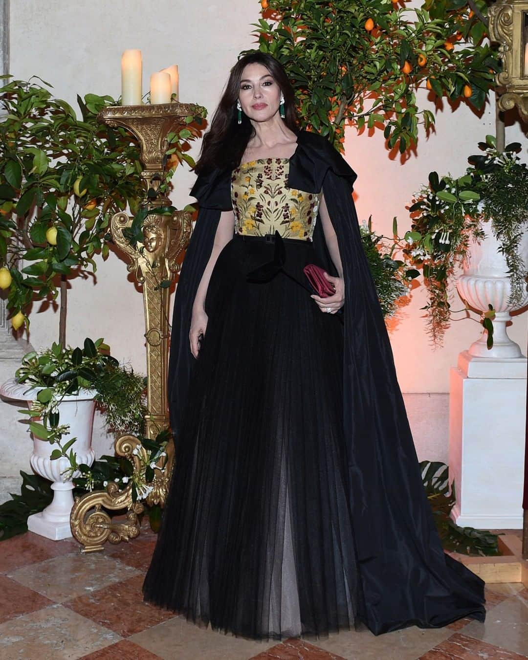 クリスチャンディオールさんのインスタグラム写真 - (クリスチャンディオールInstagram)「La bellissima @MonicaBellucciOfficiel was among the guests at this weekend's festivities in Venice, Italy, for the 20th anniversary of @VenetianHeritage. Here, she wears a #DiorCouture 'millefiori' bustier in handwoven 'sovrarizzo' velvet by @TessitureBevilacqua and a black cape in pleated taffeta, both specially designed by #MariaGraziaChiuri for this event.⠀ #DiorBall ⠀」5月14日 5時00分 - dior