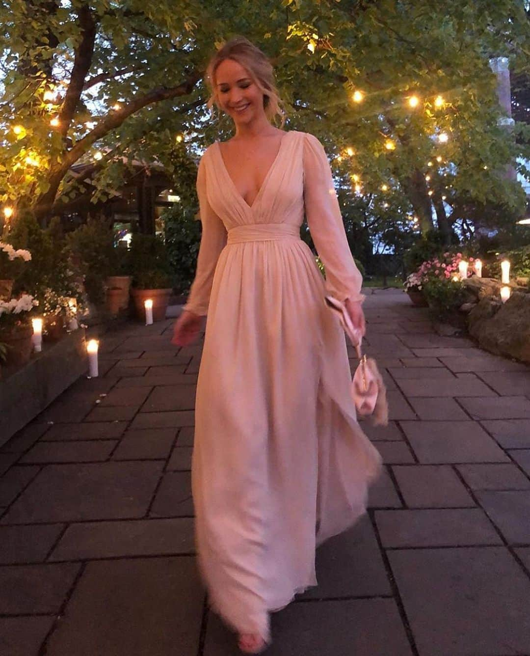 Just Jaredさんのインスタグラム写真 - (Just JaredInstagram)「Jennifer Lawrence celebrates her upcoming nuptials at an engagement party with family and friends! #JenniferLawrence Photo: @jillandjordan」5月14日 5時03分 - justjared