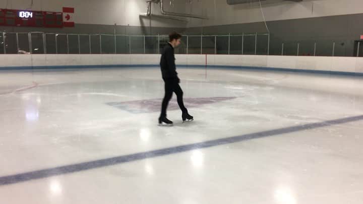 アレクサンダー・ジョンソンのインスタグラム：「Not being able to move like this is probably the hardest thing for someone like me - always a pleasure creating new things with @shaechez #takefour」