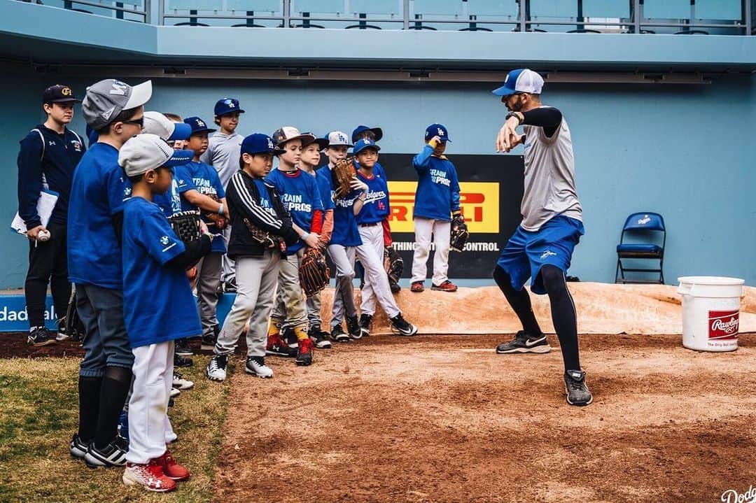Los Angeles Dodgersさんのインスタグラム写真 - (Los Angeles DodgersInstagram)「Register your child for the Dodgers Summer Baseball Camps at Dodger Stadium! Campers will have the chance to play games on the field, take batting practice in the cage and more. Registration for the first session ends on June 9. Visit Dodgers.com/camps for more information.」5月14日 5時11分 - dodgers
