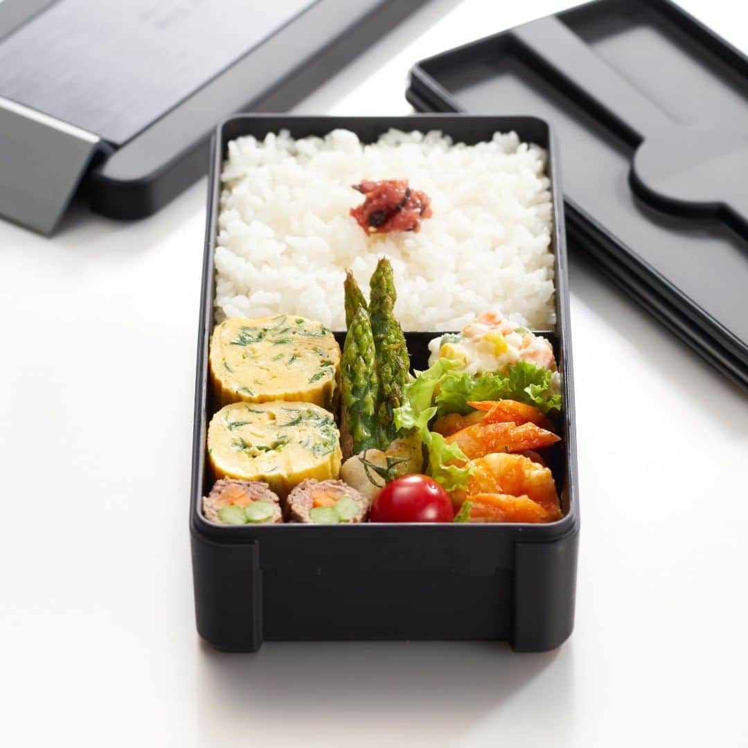 Lustrowareさんのインスタグラム写真 - (LustrowareInstagram)「Keep an eye out for our new items coming your way! Our traditional Bento Boxes can hold rice or noodles, fish or meat, with pickled and cooked vegetables, in a take-out box. 🍱 www.amazon.com/Lustroware . . . #bentobox #lustroware #BPAfree #plasticcontainers #foodcontainers #mealprepcontainers #mealprep #foodstorage #leakproofcontainers #nospillcontainers #lunchcontainer」5月14日 5時28分 - lustroware