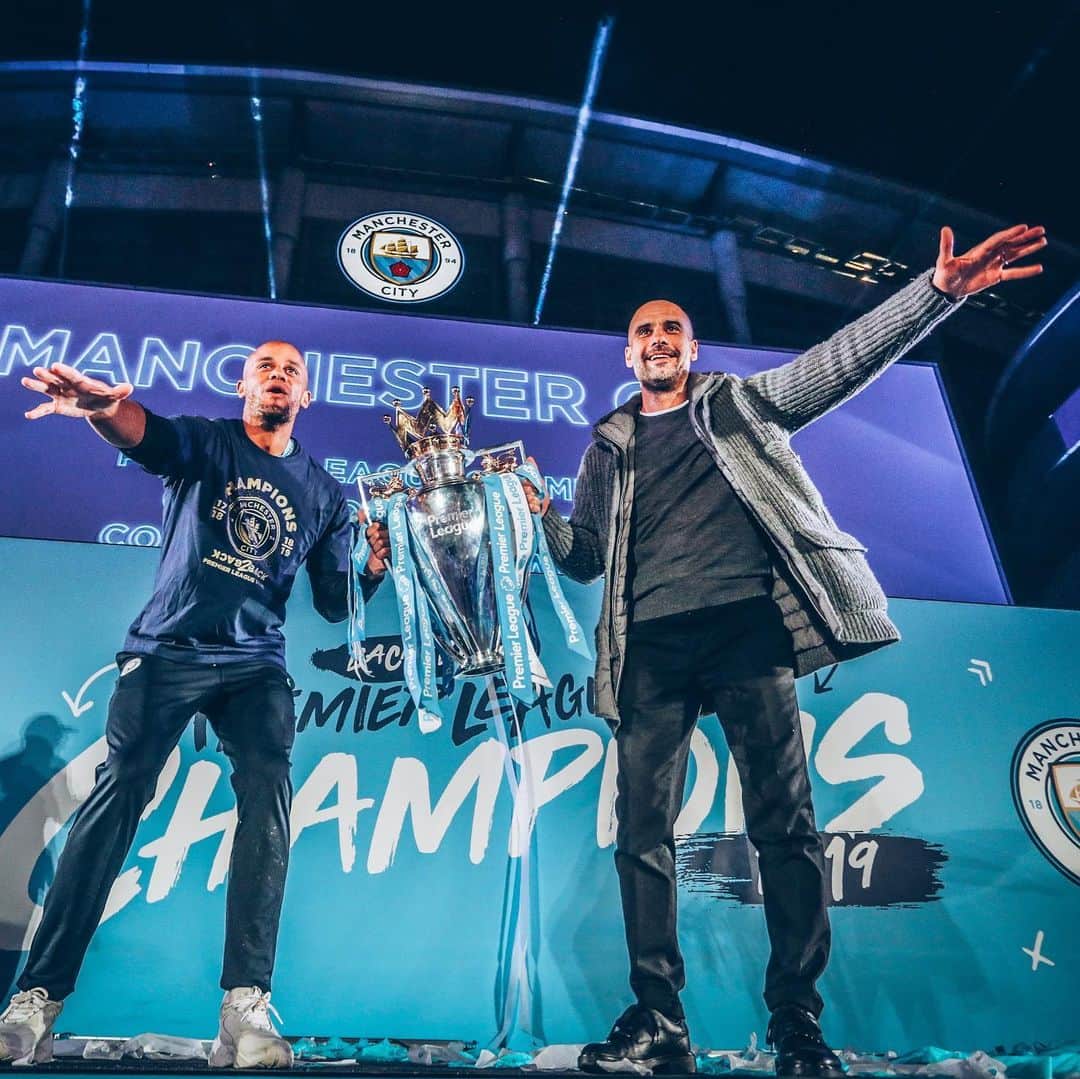 マンチェスター・シティFCさんのインスタグラム写真 - (マンチェスター・シティFCInstagram)「Homecoming heroes! 💙🏆💙 #mancity」5月14日 5時40分 - mancity