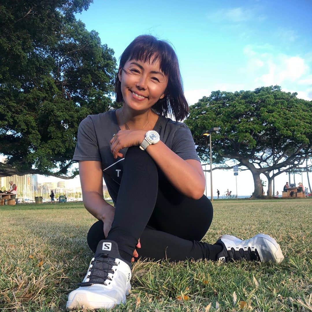 田中律子さんのインスタグラム写真 - (田中律子Instagram)「たくさん歩くハワイは、スニーカーあると足が疲れず便利🦶  @salomonsnowboardsjapan の水陸両用のスニーカーは、ランも、SUPも出来て最高🤙  #yogalife  #yogafesthawaii  #beachlife  #スニーカー #running  #salomon」5月14日 6時08分 - ri2kotanaka