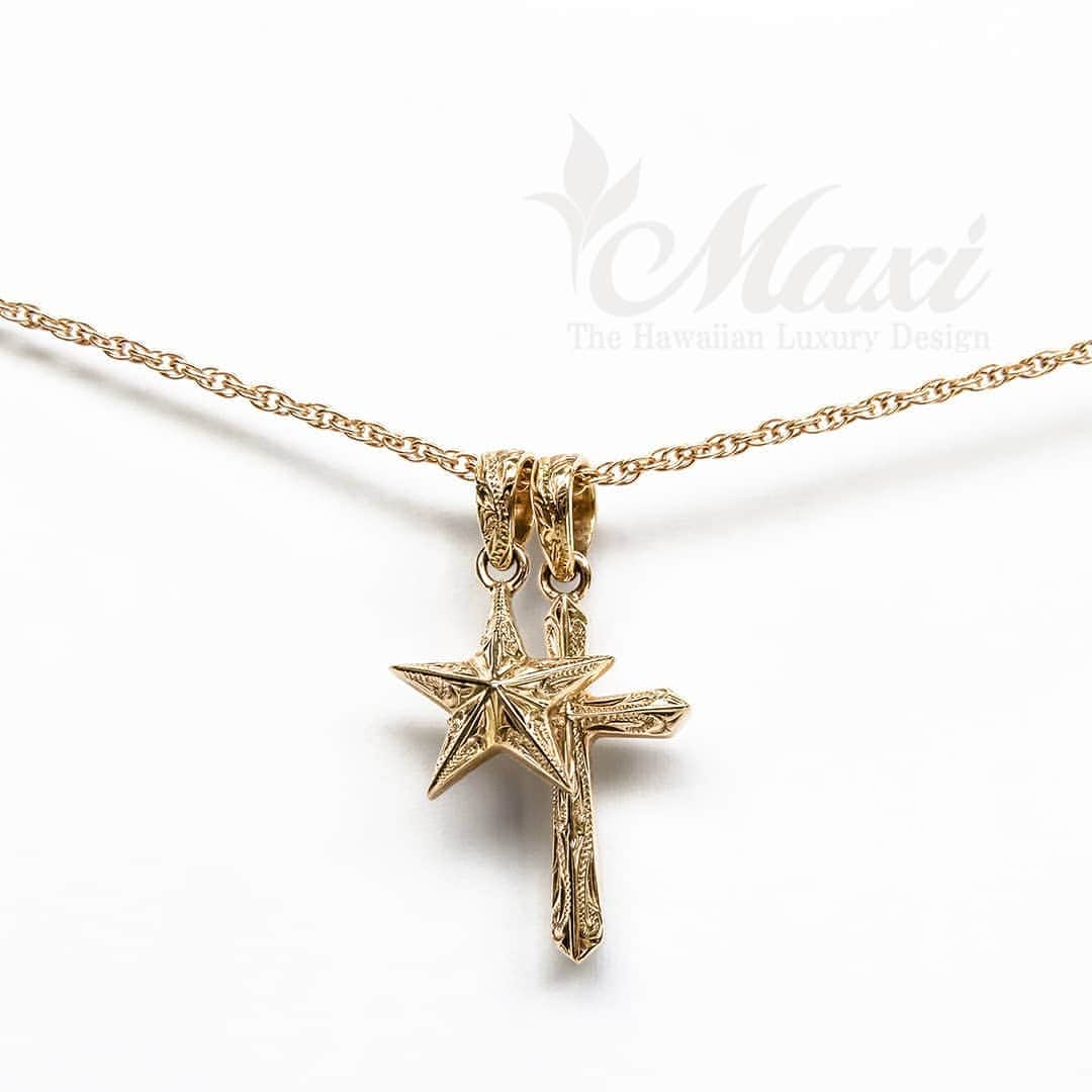 Maxi Hawaiian Jewelryさんのインスタグラム写真 - (Maxi Hawaiian JewelryInstagram)「Angled star and cross engraved Hawaiian design🌟🌴🌟🌴🤙✨ #maxi #maxihawaiianjewelry #hawaiianjewelry #hawaiianheirloom #engraving #hawaii #hawaiian #pendant #cross #star #マキシ #マキシハワイアンジュエリー #ハワイアンジュエリー #ハワイ #ハワイアン #ペンダントトップ #クロス #スター #星  @maxi_press」5月14日 6時24分 - maxi_japan_official