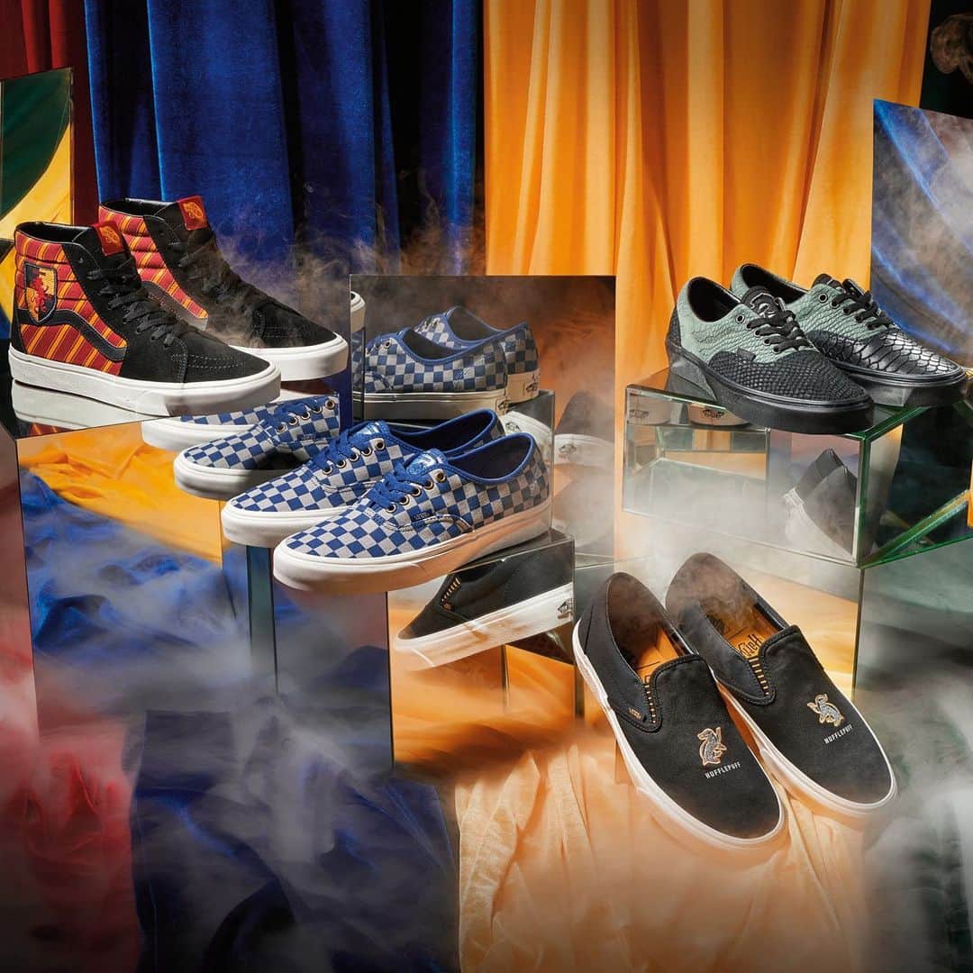 Sneaker Newsさんのインスタグラム写真 - (Sneaker NewsInstagram)「#HarryPotter x Vans coming soon. Four houses on four shoes. What’s your favorite? For full details and a store list for this upcoming collection, tap the link in our bio.」5月14日 6時42分 - sneakernews