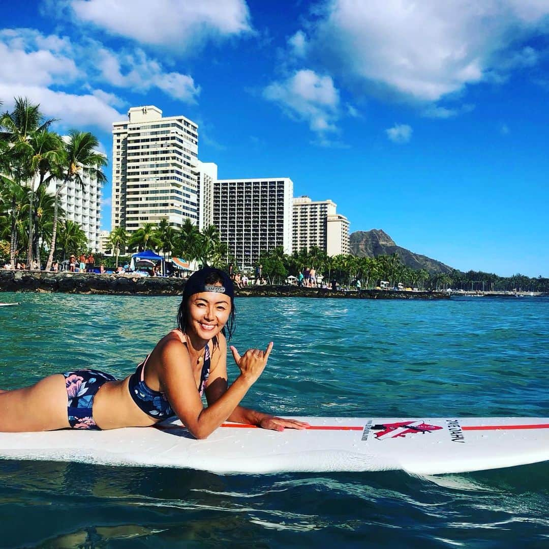 田中律子さんのインスタグラム写真 - (田中律子Instagram)「YOGA FEST HAWAII 2019🌞  毎年ハワイでヨガフェスタの講師として呼んでもらい、こんな最高な環境のハワイでヨガレッスンをさせていただき感謝しかない🙏🌞ヨガフェスタハワイも、0回を入れると、もう6年もやらせていただいてます🌞🌴🏄‍♀️ 毎日身体を動かして、自然と一体になる、パワーフル充電です🤙  #yogafesthawaii  #yogalife  #beachlife  #surfing  #surfgirl  #roxyjapan」5月14日 6時42分 - ri2kotanaka