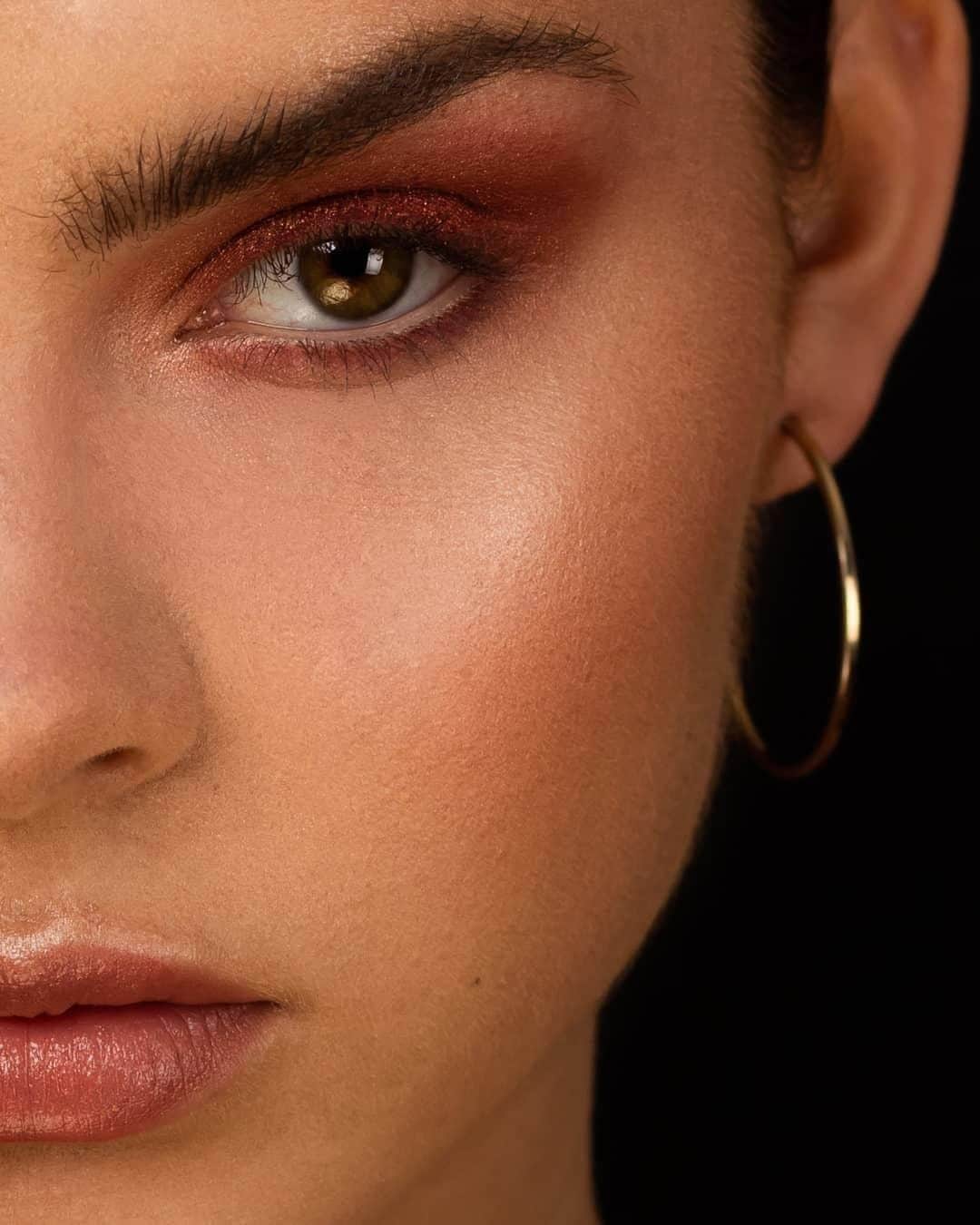NARSさんのインスタグラム写真 - (NARSInstagram)「Bronze ambition. #regram NARS Makeup Artist @frederiquegoud Model: @i.laurarose Photographer: @danique.fafianie (Products used: Laguna Bronzing Powder, Gina Blush, Fort de France Highlighting Powder, NÄIA Brow Perfector, Oural Brow Gel, Singapore Quad Eyeshadow, Orgasm Afterglow Lip Balm.)」5月14日 7時00分 - narsissist