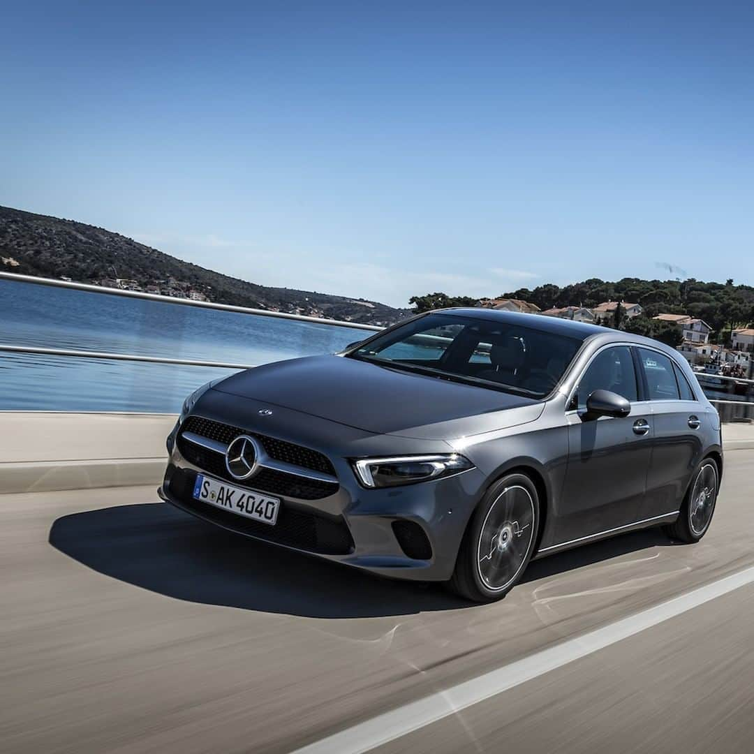 メルセデス・ベンツさんのインスタグラム写真 - (メルセデス・ベンツInstagram)「The new A-Class increased sales worldwide the eighth month in a row! Overall, the popular compact car segment of Mercedes-Benz achieved a sales plus of 6% in April. #mbsales #Daimler #AClass」5月14日 6時55分 - mercedesbenz