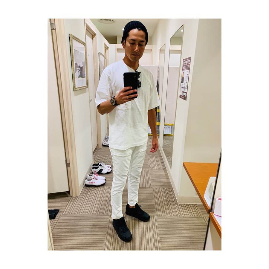 肥野竜也さんのインスタグラム写真 - (肥野竜也Instagram)「【PALM SNAKE】 ⁑ 「DoubleEagle」恵比寿店で行われてる「PALM SNAKE」POP-UPにお邪魔しました〜⛳️✨ 今季もカジュアルなデザインですが、めちゃくちゃラインが綺麗なパンツです😆👍✨ 「OP」とのコラボも大注目🤩 5/19まで行われているみたいなので、是非遊びに行ってみてください😊👋 ⁑ #肥野GOLF #GOLF #ゴルフ #instagolf #PALMSNAKE #パームスネイク #DoubleEagle恵比寿 #ダブルイーグル恵比寿  #golfapparel  #ゴルフウェア」5月14日 17時56分 - tatsuya_hino