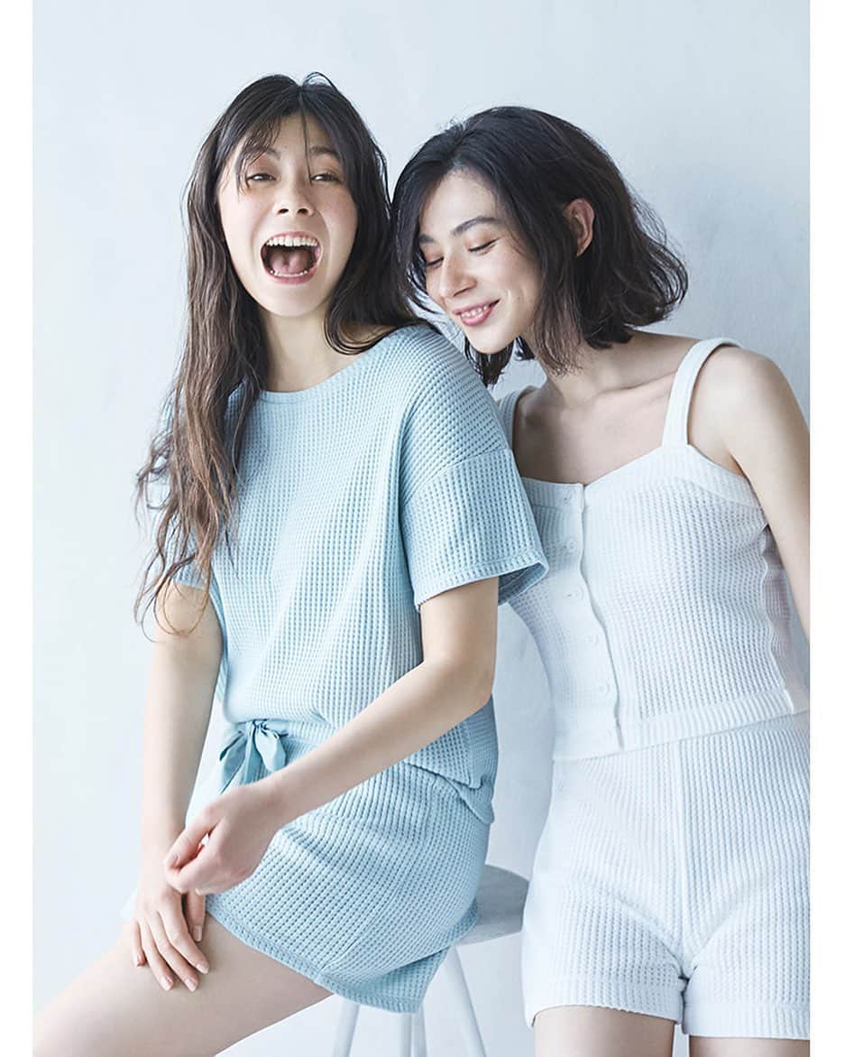 エモン・久瑠美のインスタグラム：「😸😸 #GU @gu_global #sisters」