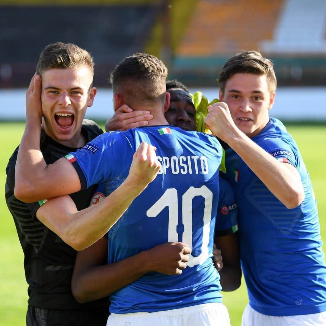 サッカーイタリア代表さんのインスタグラム写真 - (サッカーイタリア代表Instagram)「#U17Euro 🇪🇺‬ ‪Gli #Azzurrini 🇮🇹, che ieri hanno superato il #Portogallo 🇵🇹 1-0 con #gol ⚽️ di #Tongya, affronteranno in semifinale la #Francia 🇫🇷, giovedì 16 maggio alle ore 20.00. ‬ ‪L’articolo 👉🏻 www.figc.it ‪#Under17 #VivoAzzurro ‬」5月14日 16時53分 - azzurri