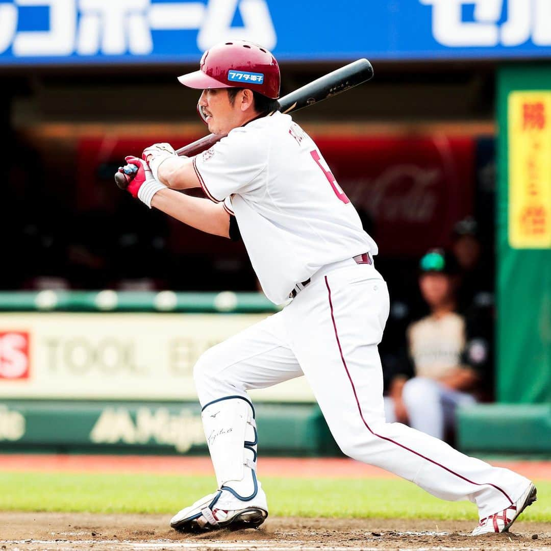 東北楽天ゴールデンイーグルスさんのインスタグラム写真 - (東北楽天ゴールデンイーグルスInstagram)「⚾️ ⚾️E 1-13 F⚾️ 藤田一也選手が史上298人目の1000安打達成✨✨✨ ⚾️ プロに入った時は自分が1000本も打てると 思っていませんでしたからね。 守備でやってきた自分がバッティングの方で このような数字を残すことができて素直に嬉しいです。 試合に出ないと達成できない数字なので、 ここまで試合で使ってくださった監督コーチ、 裏方さん、ファンの皆さん、そして、両親、 家族に感謝したいです。 まだまだ若いと思っていますので、 これからも1本1本積み重ねていきたいですね。 ⚾️ 試合はウィーラー選手の8号ソロの1点のみに抑えられ 終盤に失点を重ねて勝利で祝福することができず。 #rakuteneagles #RESTART #日本一の東北へ #藤田一也」5月14日 16時54分 - rakuten_eagles