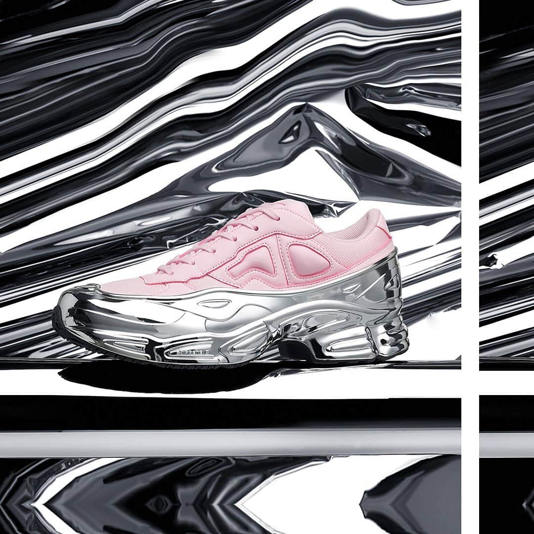 adidas Originalsさんのインスタグラム写真 - (adidas OriginalsInstagram)「The latest Raf Simons drop recalls the 70’s glam rock era, with mirrored surfaces and contrasting leather uppers. Arriving in stores and online from May 23rd. . See more at adidas.com/RafSimons」5月14日 17時01分 - adidasoriginals