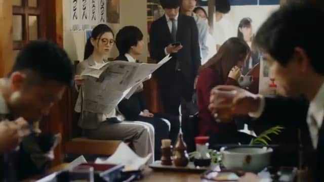 朝見心のインスタグラム：「【CM出演情報】 日本経済新聞社 「世界を変えよう。」アプリ篇 に出演させていただいております！ 実際にアプリと連動する記事を体験させていただきましたがリアルな映像にビックリしました！ 監督さんと 「やっぱり新聞って良いよね」 とほっこりしつつ 長く続くものは、良い と改めて気付けた作品でした 是非！ご覧ください！」
