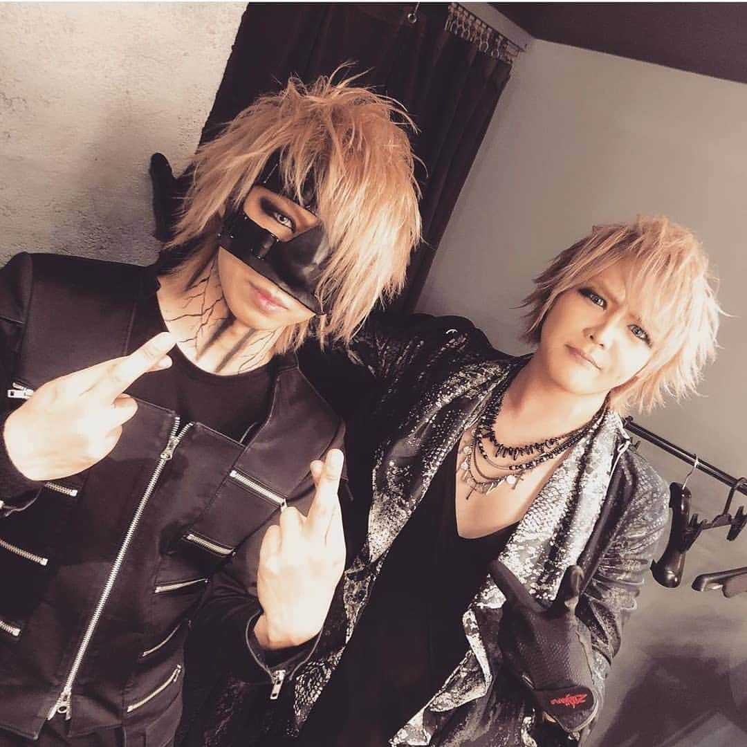 the GazettEのインスタグラム：「Reita x Kai #thegazette #gazetto #new #newphoto #newstyle #jmusic #japan #jrock #band #2k19 #newpic #gazetto #gazerockisnotdead #pscompany #follow #ruki #aoi #uruha」