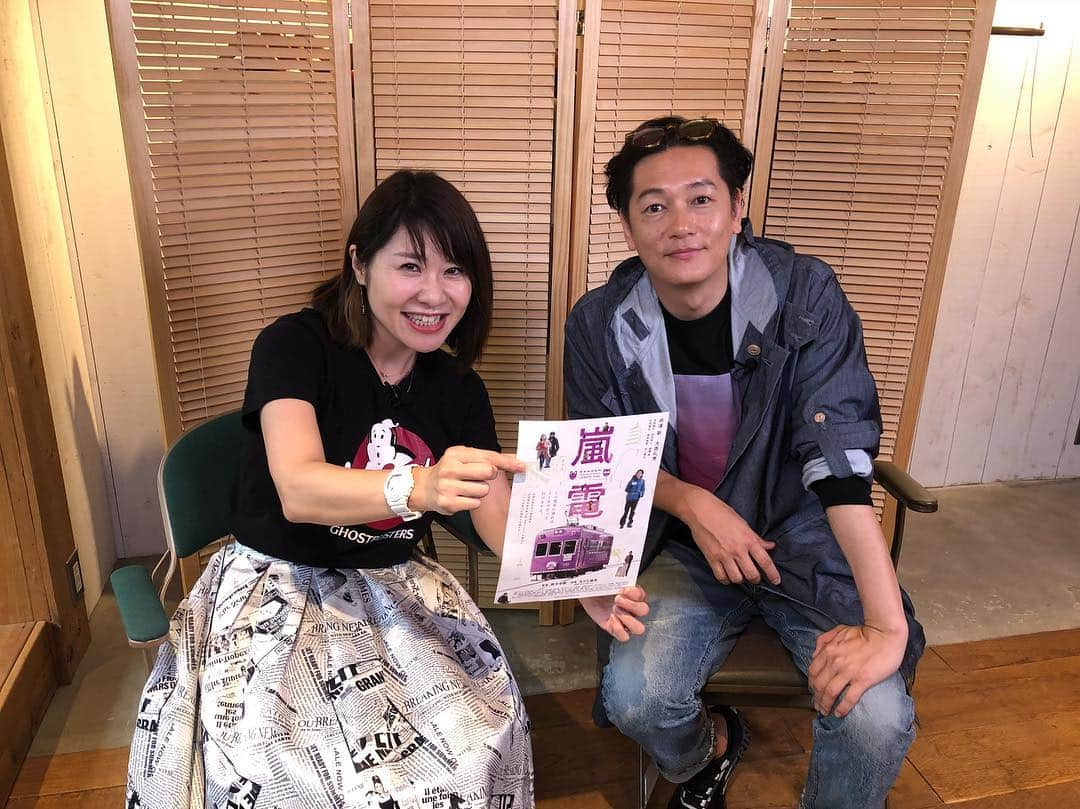 伊藤さとりさんのインスタグラム写真 - (伊藤さとりInstagram)「映画作り愛ハンパない #井浦新 氏 番組登場！ この情熱にいつも 応援頑張ろ！と私も背中を押され。 #嵐電 #こはく 対談 今月の ネット番組 「映画か好きすぎて」で。  #映画が好きすぎて  #動画 #映画情報番組  #映画好きな人と繋がりたい #俳優 #日本映画  #京都 #鈴木卓爾 #監督  #電車 #恋愛 #映画製作  #映画 #映画三昧  #映画ファン #対談  #インタビュー #映画解説」5月14日 17時08分 - ito_satori