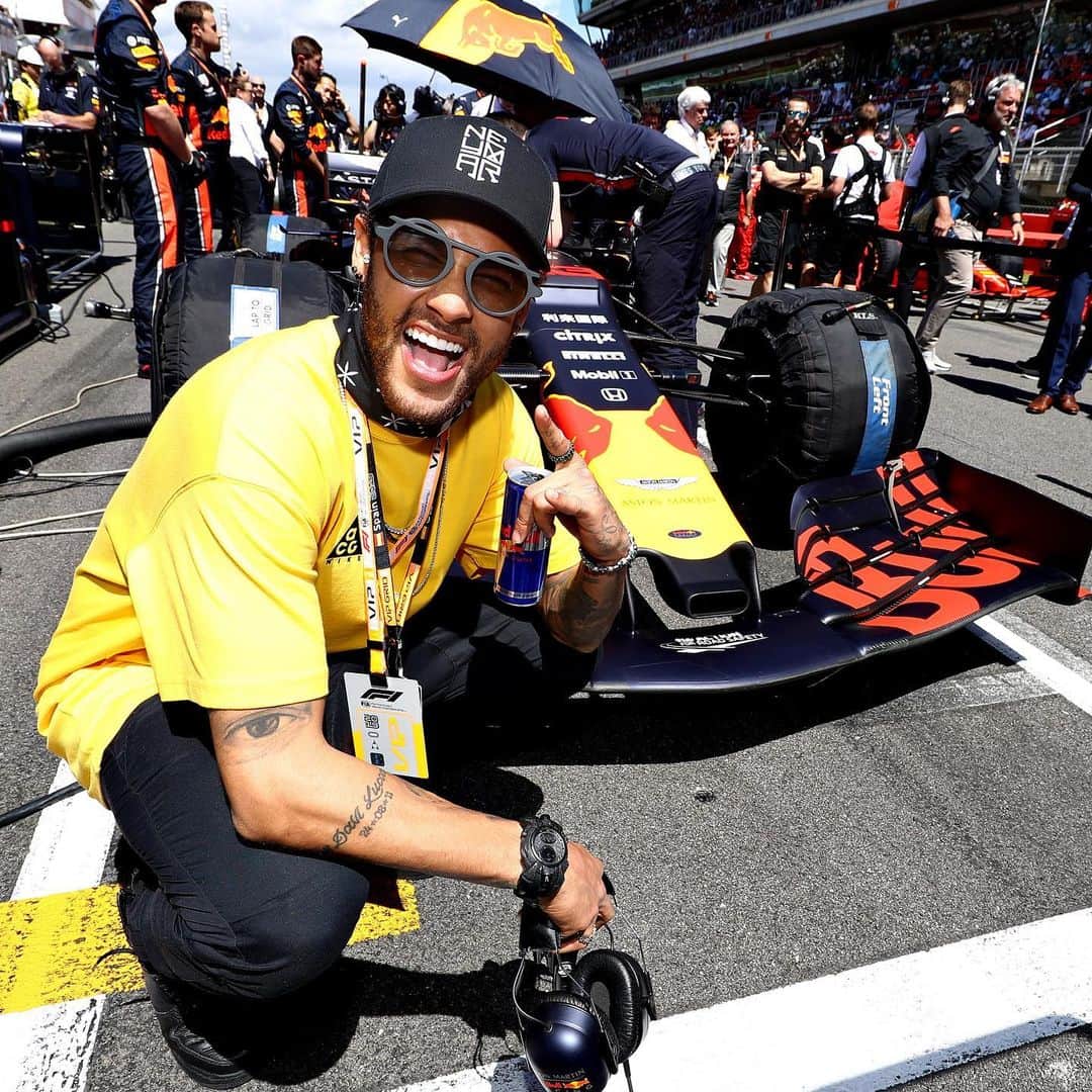 サッカーキングさんのインスタグラム写真 - (サッカーキングInstagram)「. Will he drive a Formula1?🏎 （2019.05.12） . 📷Photo by Mark Thompson/Getty Images . #Formula1 #F1 #Redbull #RedbullHonda #Tororosso #TororossoHonda #レッドブル #レッドブルホンダ #トロロッソ #トロロッソホンダ #Neymar #NeymarJr #NJ10 #ネイマール #PSG #ParisSaintGermain #パリサンジェルマン #AllezParis #Ligue1 #リーグアン #football #サッカーキング #⚽️ #サッカー」5月14日 17時12分 - soccerkingjp