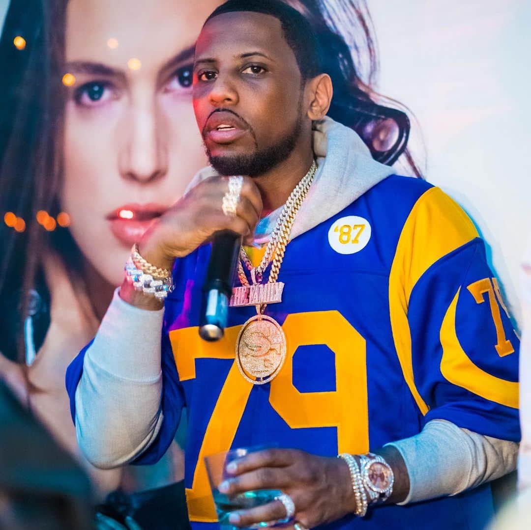 ファボラスのインスタグラム：「I’m a young CEO, Suge.. Yea.. Yea [shot by @los_networkingz]  1987 NFL Strike Season LA Rams Marion “Suge” Knight Jersey 🔥」