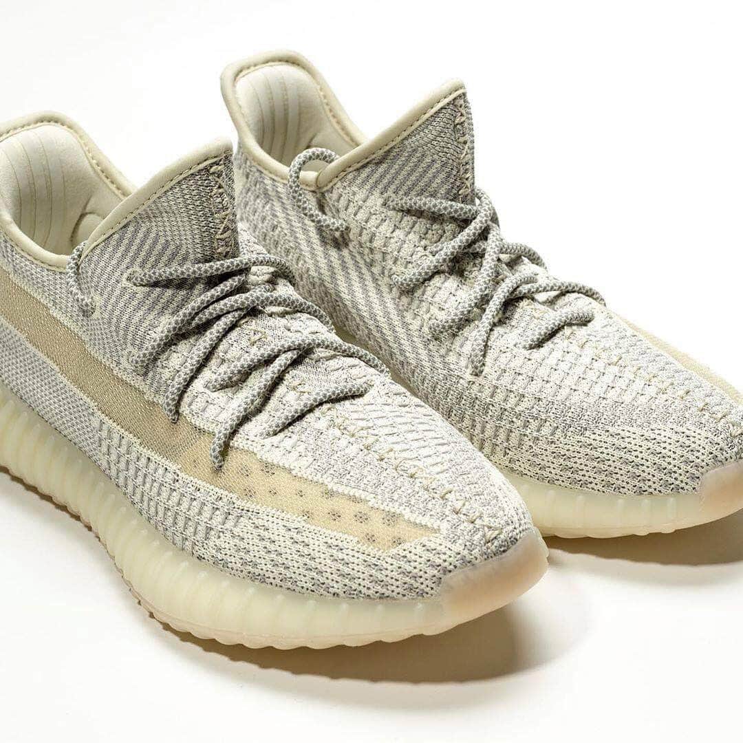 HYPEBEASTさんのインスタグラム写真 - (HYPEBEASTInstagram)「@hypebeastkicks: Here’s a first look at the upcoming beige colorway of the @adidas YEEZY BOOST 350 V2. Stay tuned for its release info.  Photo: @hanzuying」5月14日 17時32分 - hypebeast