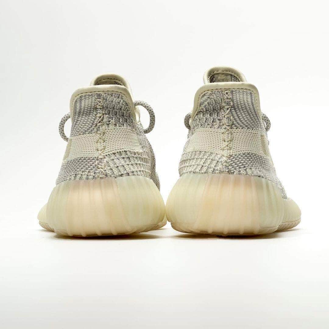 HYPEBEASTさんのインスタグラム写真 - (HYPEBEASTInstagram)「@hypebeastkicks: Here’s a first look at the upcoming beige colorway of the @adidas YEEZY BOOST 350 V2. Stay tuned for its release info.  Photo: @hanzuying」5月14日 17時32分 - hypebeast