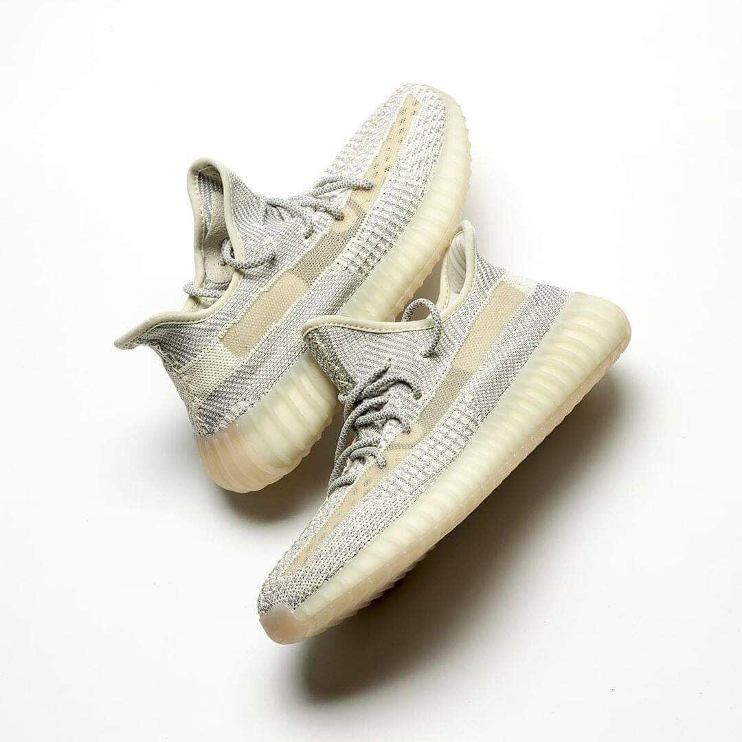 HYPEBEASTさんのインスタグラム写真 - (HYPEBEASTInstagram)「@hypebeastkicks: Here’s a first look at the upcoming beige colorway of the @adidas YEEZY BOOST 350 V2. Stay tuned for its release info.  Photo: @hanzuying」5月14日 17時32分 - hypebeast