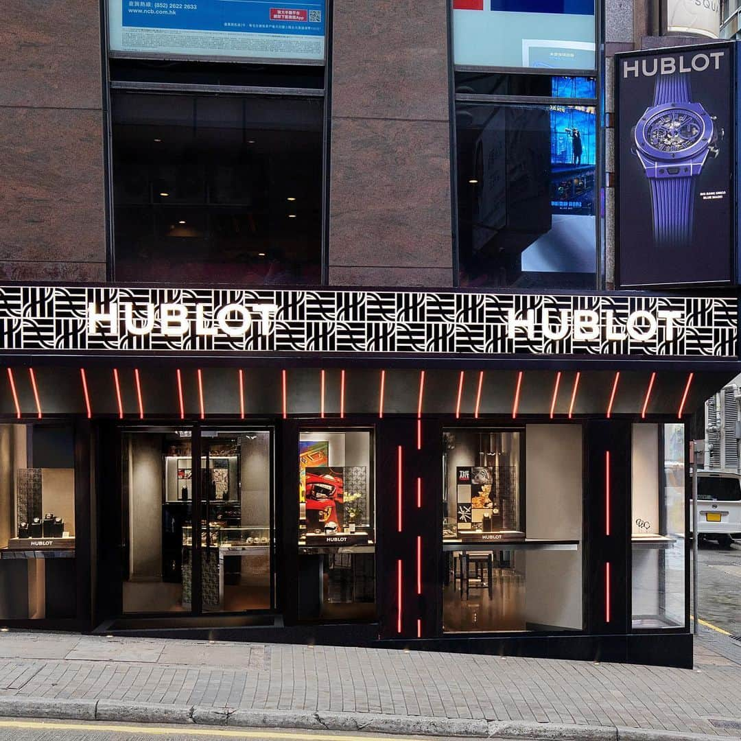 ウブロさんのインスタグラム写真 - (ウブロInstagram)「In #HongKong, the Hublot Lan Kwai Fong boutique returns with a brand new look! Visit our new @hublot_hk boutique! 📍1-13 D'Aguilar Street, Shop No. 1, LG/F, Century Square, Central.#HublotHongKong #HublotBoutique #Hublot」5月14日 17時34分 - hublot