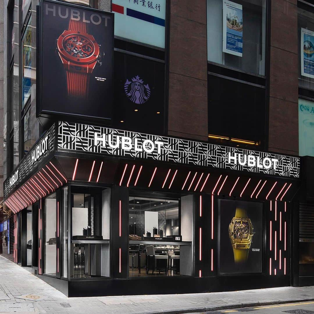 ウブロさんのインスタグラム写真 - (ウブロInstagram)「In #HongKong, the Hublot Lan Kwai Fong boutique returns with a brand new look! Visit our new @hublot_hk boutique! 📍1-13 D'Aguilar Street, Shop No. 1, LG/F, Century Square, Central.#HublotHongKong #HublotBoutique #Hublot」5月14日 17時34分 - hublot