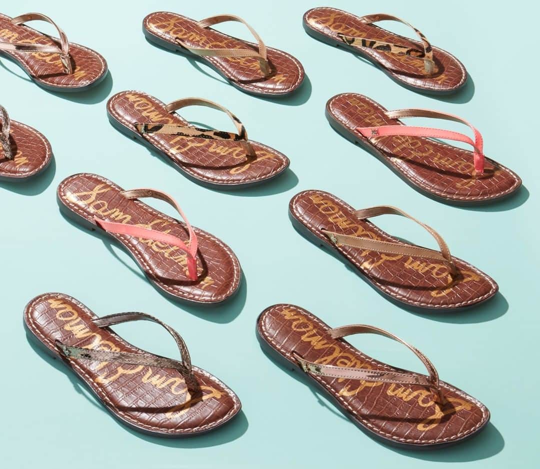 サムエデルマンのインスタグラム：「Band together our Gracie flip flop」