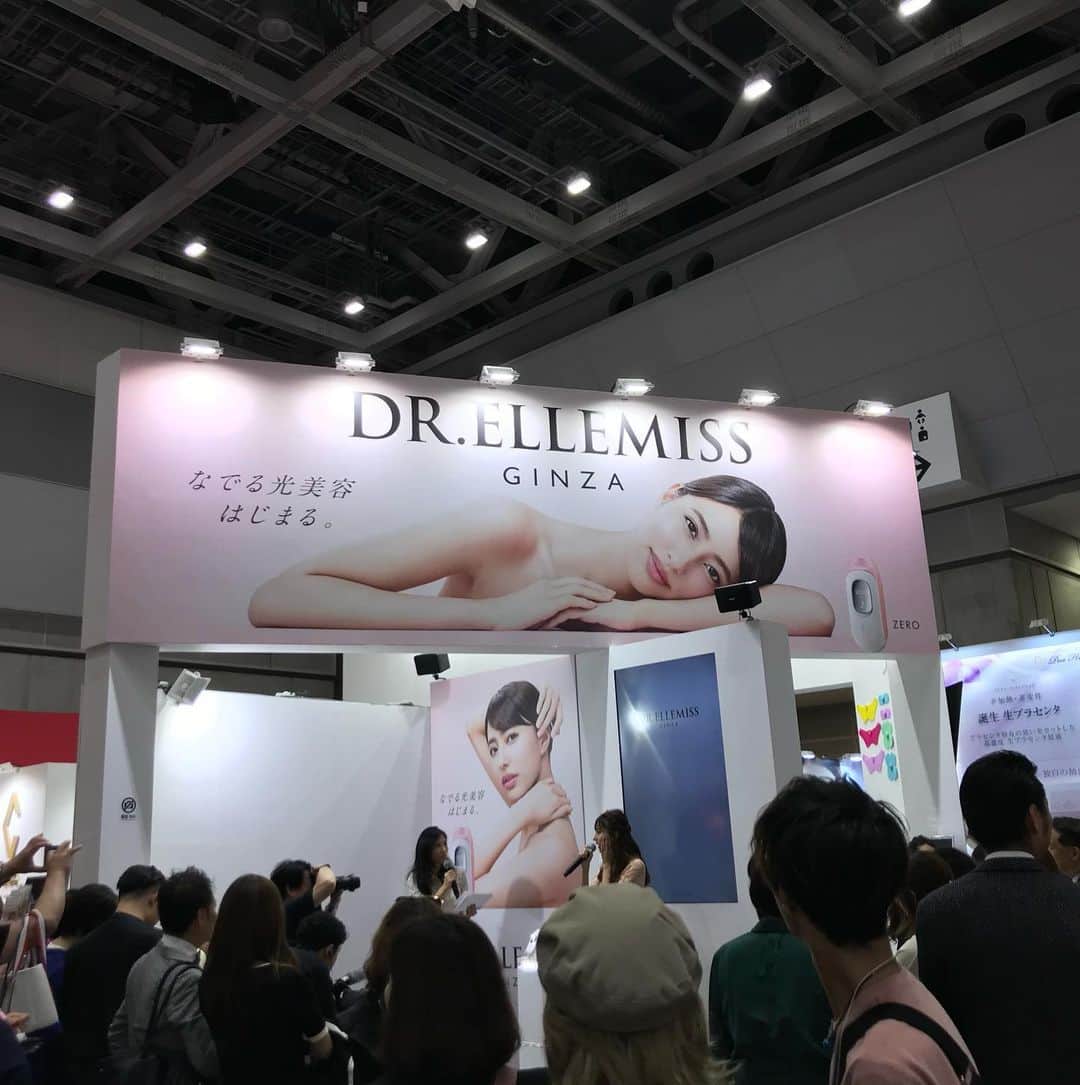 愛甲千笑美さんのインスタグラム写真 - (愛甲千笑美Instagram)「DR.ELLEMISSさんの ブランドアンバサダーに就任しました☺︎☺︎ 昨日は初めてのトークショーを させていただきました🤗  #DRELLEMISS #なでる光美容」5月14日 9時14分 - chiemyyyyy