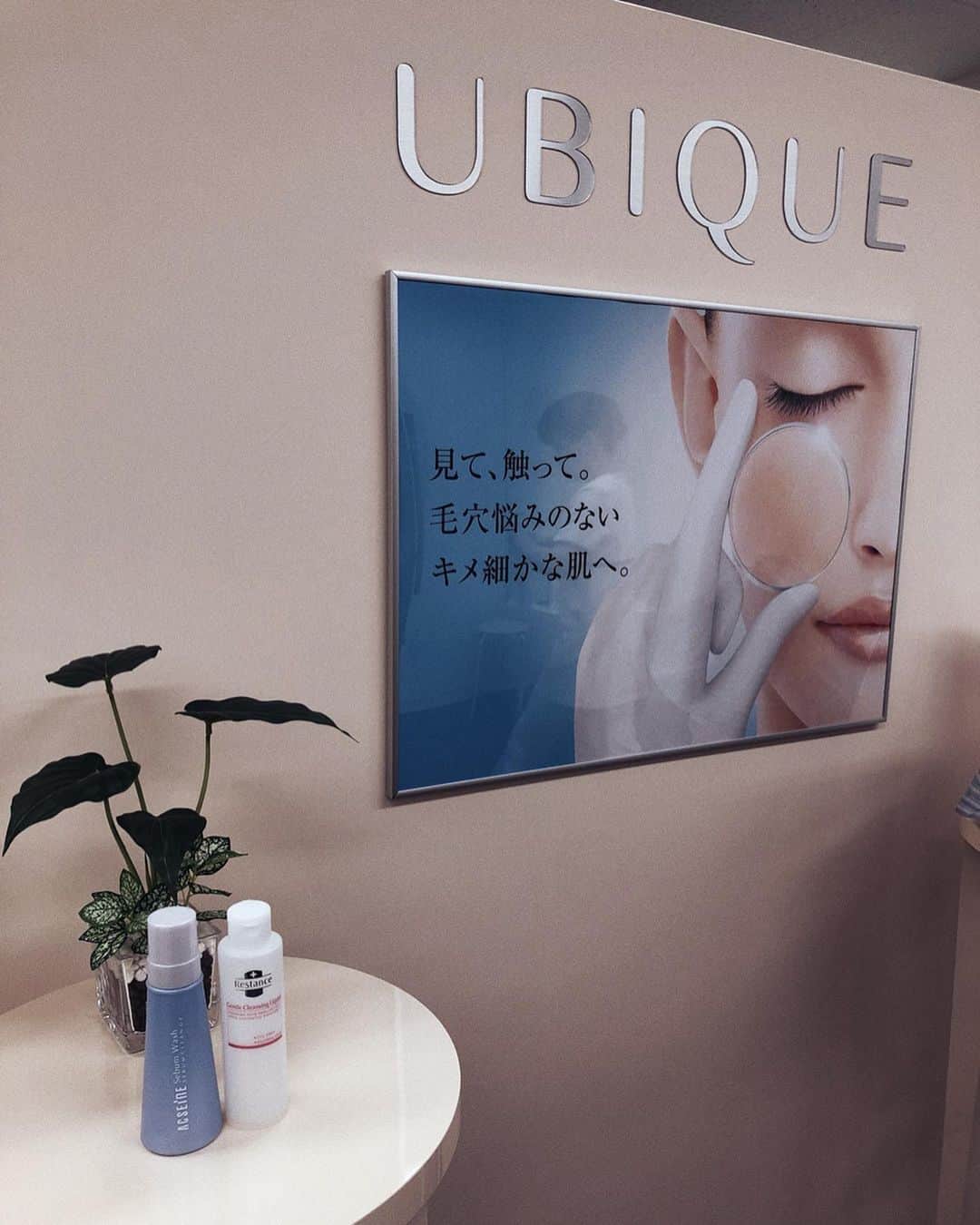 ANNA 杏奈さんのインスタグラム写真 - (ANNA 杏奈Instagram)「✈︎ 2回目の毛穴ケアに行ってきた🧡 前回GETした化粧水のおかげで汚れがとっても取れやすくなっていて、またファンデなしの生活が再開できた🥰  3回目が終われば1.2ヶ月に１回で良いみたいなので嬉しい🧡  毎回マッサージもパックも気持ちよい～🥰 ・ ・ #毛穴引き締め #毛穴  #ウビクエ #横浜 #毛穴ケア専門サロン #美肌 #エステ #保湿 #エステ  #ootd #コーデ #モデル #ファッション #travel #旅行 #化粧  #model #coordinate #ヨガ #yoga  #東京 #fashion  #tokyo #trip #travel #tbt #hawaii #waikiki #official #客室乗務員」5月14日 9時37分 - anna_maria_end18