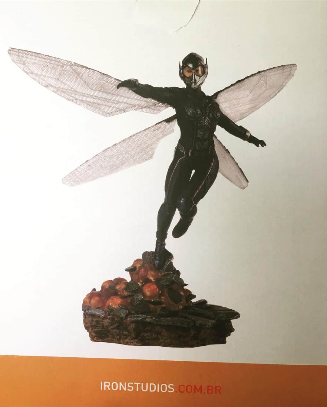 エヴァンジェリン・リリーさんのインスタグラム写真 - (エヴァンジェリン・リリーInstagram)「Just pulled out this incredible new #Wasp figurine from @ironstudios #Brazil.  It’s the best I’ve seen and I’ve seen a LOT.  Incredible. (Link in bio.)」5月14日 9時29分 - evangelinelillyofficial
