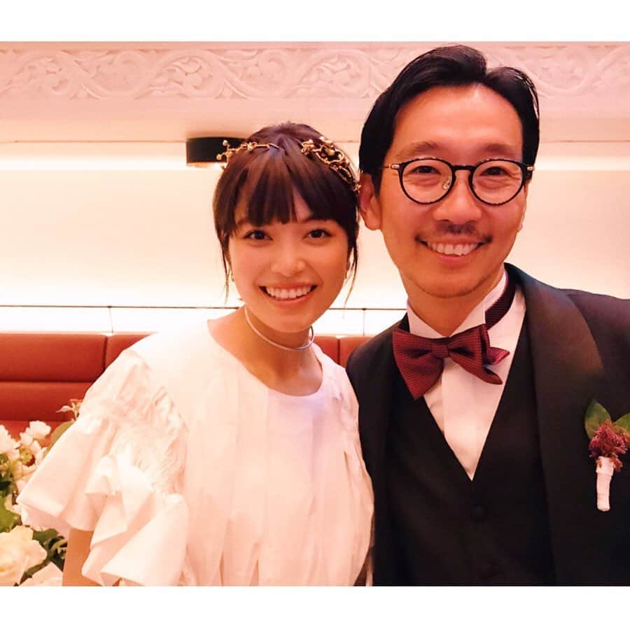 板橋よしえさんのインスタグラム写真 - (板橋よしえInstagram)「@kakiuchiayami & @ryz316  結婚おめでとう💐🕊💍 会場で流れてたムービーが素敵すぎて涙が出たよ🥺🥺🥺 バージンロードを歩くため、一所懸命練習してたあやみちゃんのパパとか、娘ちゃん誕生のシーンとか😭 本当に本当におめでとう🎊👏👏👏」5月14日 9時50分 - candy_yoshie