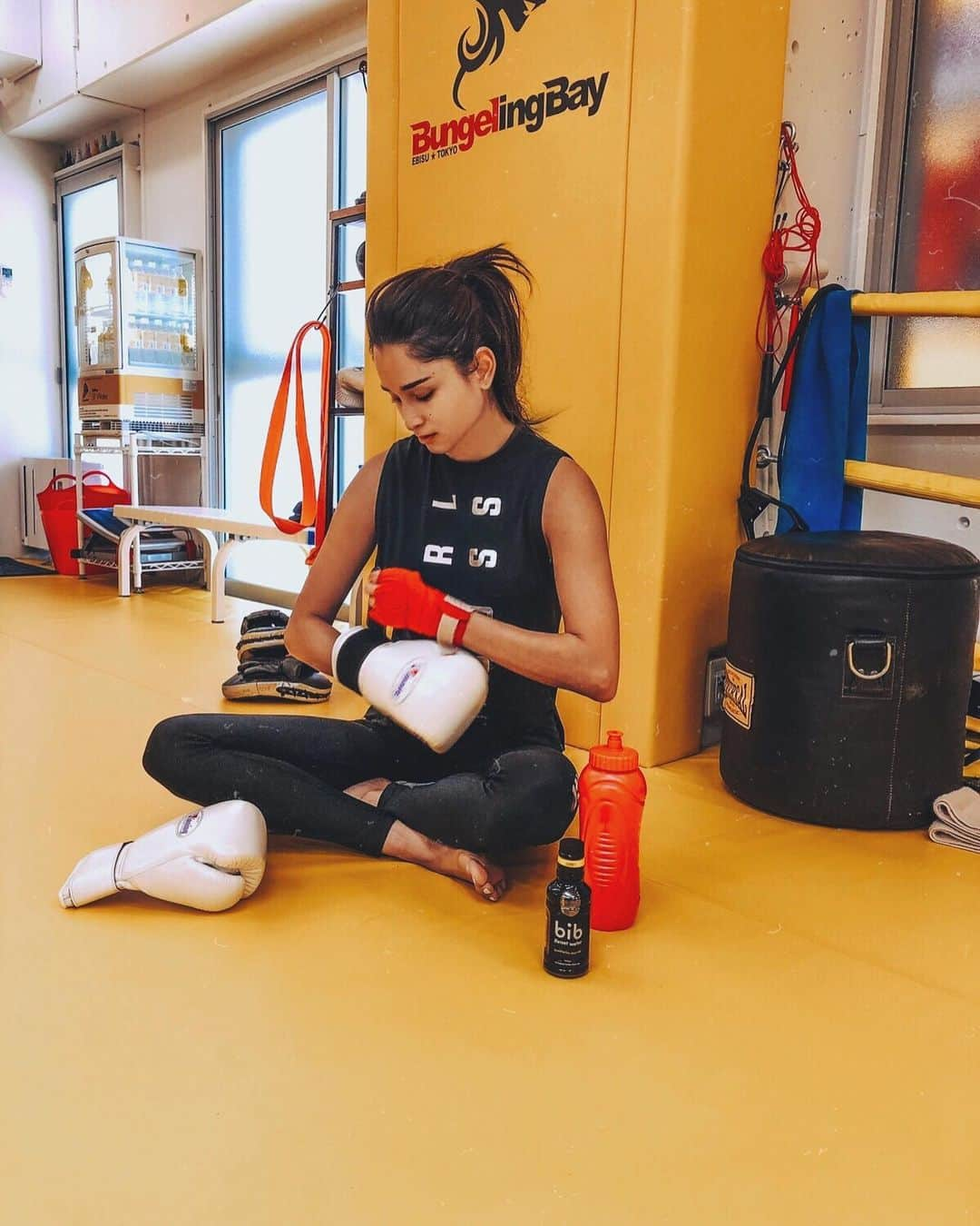 ケリーさんのインスタグラム写真 - (ケリーInstagram)「Just another day at the office 👊😜 ・ ・ #kickboxing#workout#bungelingbay #キックボクシング」5月14日 9時56分 - kellymisawa