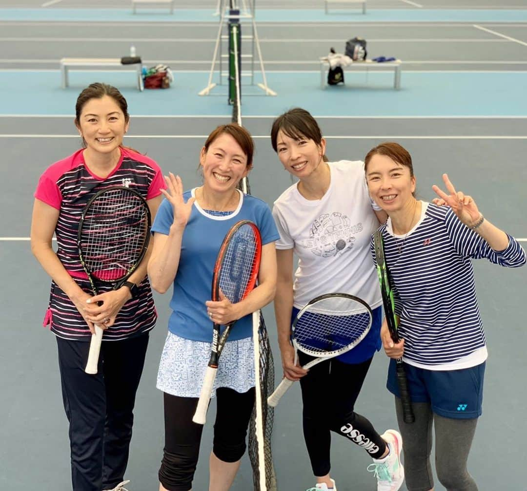 杉山愛さんのインスタグラム写真 - (杉山愛Instagram)「昨日のテニスで🎾本日筋肉痛😅 テニスってやっぱり体力的にも大変なスポーツだわっ💦  思い通りにいかな過ぎて笑いこけた🤣🤣 こんなにイメージとのギャップがあるとは… っていう状態😅 最高に楽しかったけどね😆 こんなテニスができる友に感謝💕」5月14日 9時58分 - aisugiyamaofficial