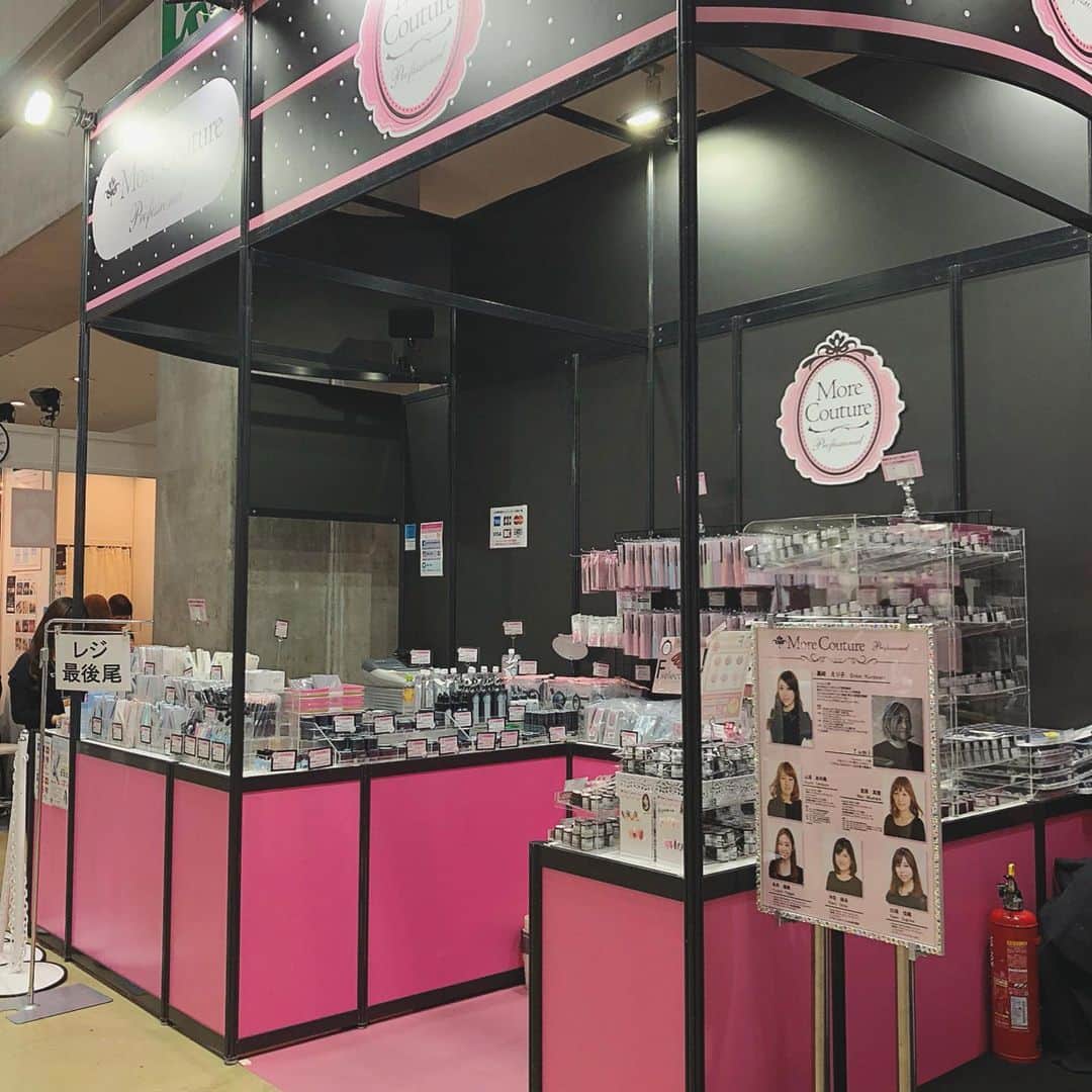 エリコネイルさんのインスタグラム写真 - (エリコネイルInstagram)「☆TOKYO NAIL FORUM 2019☆ . 2日目❤️ お待ちしております✨ . erikonail/Morecouture[西3ホー ル3G-003] . #erikonail#エリコネイル#ネイル#ネイルアート#ネイルデザイン#ジェルネイル#ジェル#ネイルアート#nail#nails#nailart#naildesign#gelnail#gel#morecouture#モアクチュール#moregel#モアクチュールモアジェル#モアジェル#네일#젤네일#美甲#bwj#東京ネイルフォーラム#デモンストレーション#ブース#東京ビッグサイト#fumi先生#先行発売#黒崎えり子」5月14日 9時59分 - morecouture_jp