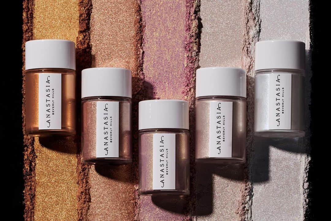 Anastasia Beverly Hillsさんのインスタグラム写真 - (Anastasia Beverly HillsInstagram)「But wait there’s more 😍🙌🏻 we are also launching individual loose pigments & the perfect mini matte lip kit for brides.  In fact the inspiration for this launch was summer glow and bridal glamour 🤩 Swipe left •  Mini Matte Lipstick Set 4- piece limited edition kit $21  Vegan and cruelty free  Launches US + UK ABH sites at 5/21 at 9am PS Domestic retailers launching 5/28 online •  Shimmer Body Oil $38 Vegan and cruelty free Launches US + UK ABH sites at 5/21 at 9am PST Domestic retailers launching 5/28 online + 6/6 in-store International retailers launching 6/6 (online + in-store) at 12am EST •  Loose Pigments 5 shades $22 each Net weight 6g/0.21oz Vegan & Cruelty Free Paraben Free Launches US + UK ABH sites at 5/21 at 9am PST Domestic retailers launching 5/28 online-only」5月14日 10時04分 - anastasiabeverlyhills