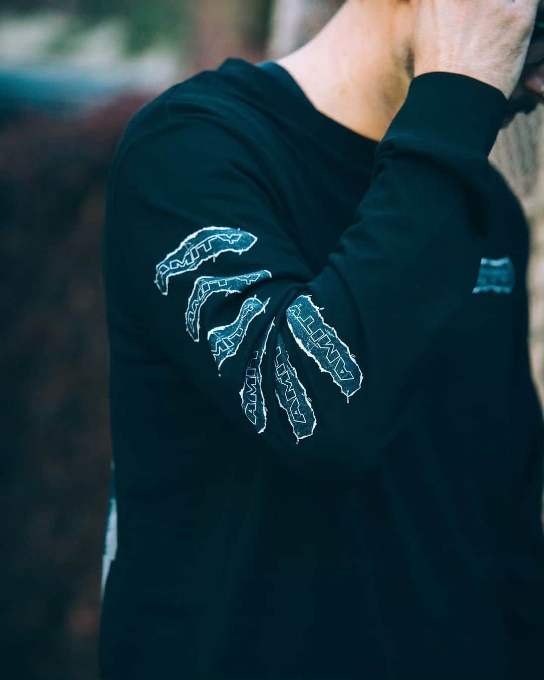 The Amity Afflictionさんのインスタグラム写真 - (The Amity AfflictionInstagram)「New long sleeves on line now for winter (In Australia) 24hundred.net」5月14日 10時21分 - theamityaffliction