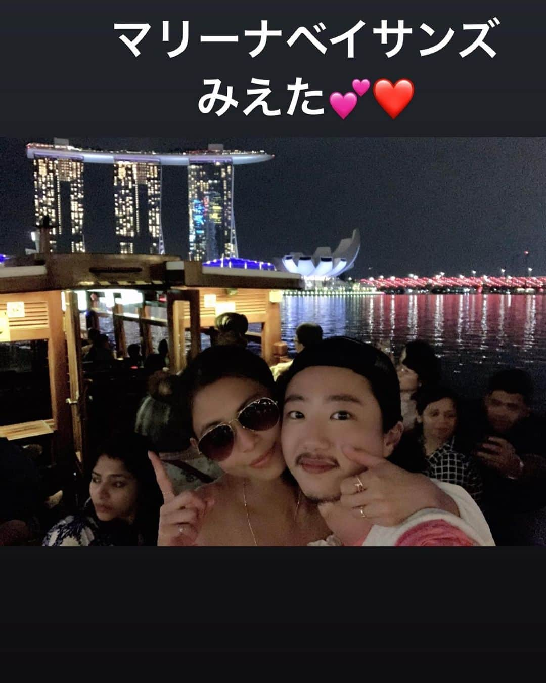 間宮梨花さんのインスタグラム写真 - (間宮梨花Instagram)「帰りの船🚢😍💕💕どこもかしこもキラキラしてて写真とりまくり💕💕🚢 いろんなホテルも夜の街並みもみれたしこれのって帰るの大正解だった😆❤️❤️ この日ゎカジノまけましたー笑笑💦💦😆 #シンガポール #シンガポール旅行 #船 #夫婦旅行 #マリーナベイサンズ #インスタ映え #キラキラ」5月14日 10時29分 - rika_aizawa0329