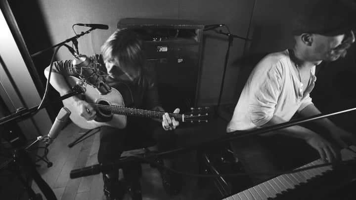 キース・アーバンのインスタグラム：「Spent some time in studio with the wildly and celestially talented @foyvance - they don’t make em like him anymore.... I don’t even think it’s legal!!! - KU」