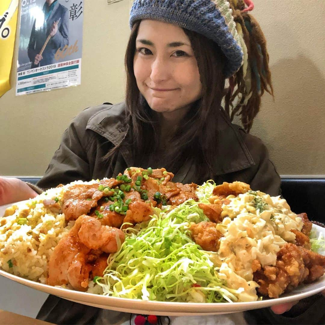 アンジェラ佐藤さんのインスタグラム写真 - (アンジェラ佐藤Instagram)「馴染みのお店の1つ 円山の "とまり木処 ひだまり"さん('ω') 「大盛りで」とオーダーしなくても勝手にアンジェラ盛りで出てくるナイスなお店（笑） · · #アンジェラ佐藤 #とまり木処ひだまり #円山駅近 #円山の居酒屋 #この日食べたのはチャーハンとRPGのモンスターのようなデカラーメン #タルタルたっぷりかかったザンギに甘辛味付け豚肉がたまらんちん #ヒンナヒンナ」5月14日 10時56分 - angela_satou