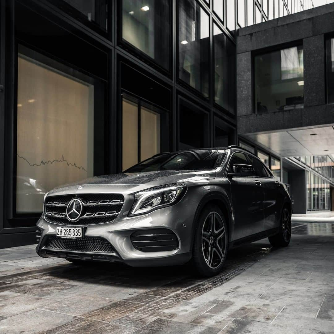 メルセデス・ベンツさんのインスタグラム写真 - (メルセデス・ベンツInstagram)「Ready for some urban exploration: The Mercedes-Benz GLA 250 4MATIC. 🏙 📸: @kimonmaritz for #MBsocialcar [Mercedes-Benz GLA 250 4MATIC | Kraftstoffverbrauch kombiniert: 7,5-7,3 l/100 km | CO₂-Emissionen kombiniert: 171-166 g/km | mb4.me/nefz] #Mercedes #GLA #MercedesBenz #carsofinstagram #Driving #roadtrip #GLA250 #automotivedesign #instacars #cars」5月14日 11時00分 - mercedesbenz