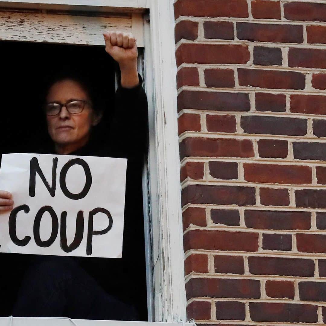 NBC Newsさんのインスタグラム写真 - (NBC NewsInstagram)「DEVELOPING: U.S. State Dept. says #Venezuela’s opposition government has requested assistance in clearing the Venezuelan embassy in Washington, DC, of “unauthorized occupants;" U.S. recognizes opposition government as having authority over the embassy. . 📷 Eric Baradat / @afpphoto 📷 @carlosabarria / @reuters」5月14日 11時03分 - nbcnews
