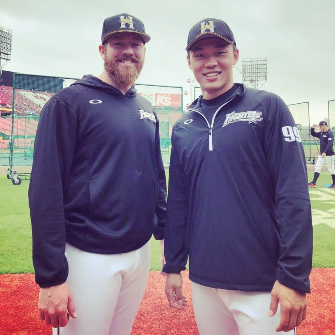 北海道日本ハムファイターズさんのインスタグラム写真 - (北海道日本ハムファイターズInstagram)「你回來了!!😆🏟⚾️ #lovefighters #飛び出せ新時代 #王柏融 #大王加油 #お帰り」5月14日 11時05分 - fighters_official